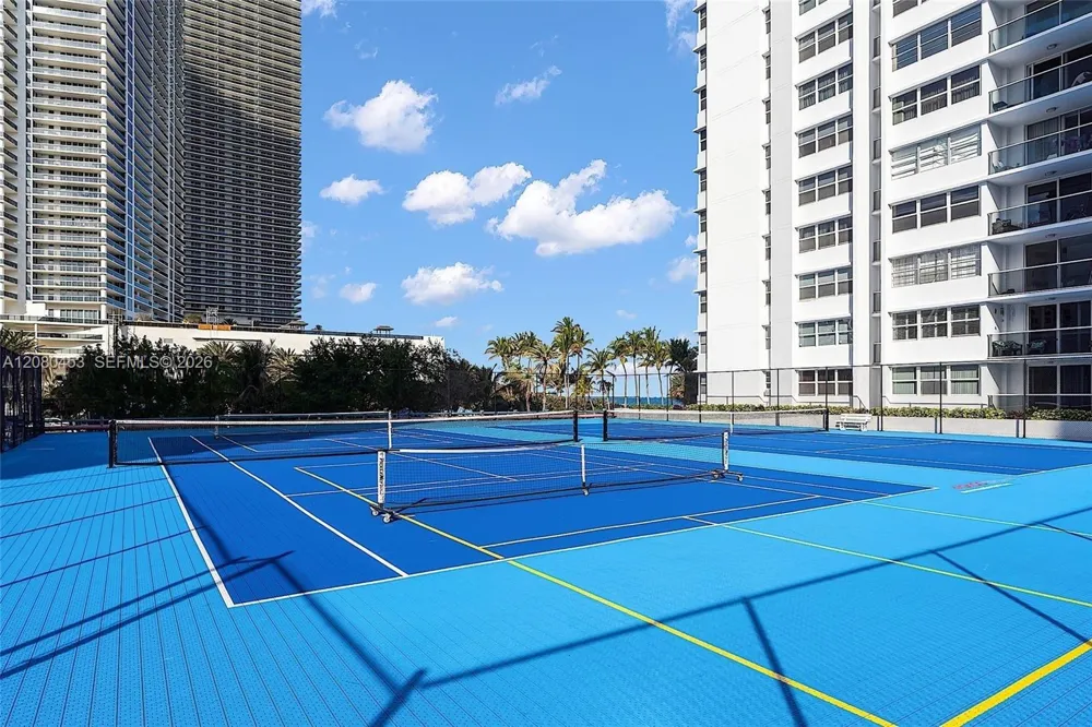1904 S Ocean Dr #1807 Hallandale Beach, FL 33009