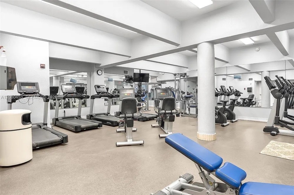 1904 S Ocean Dr #1807 Hallandale Beach, FL 33009