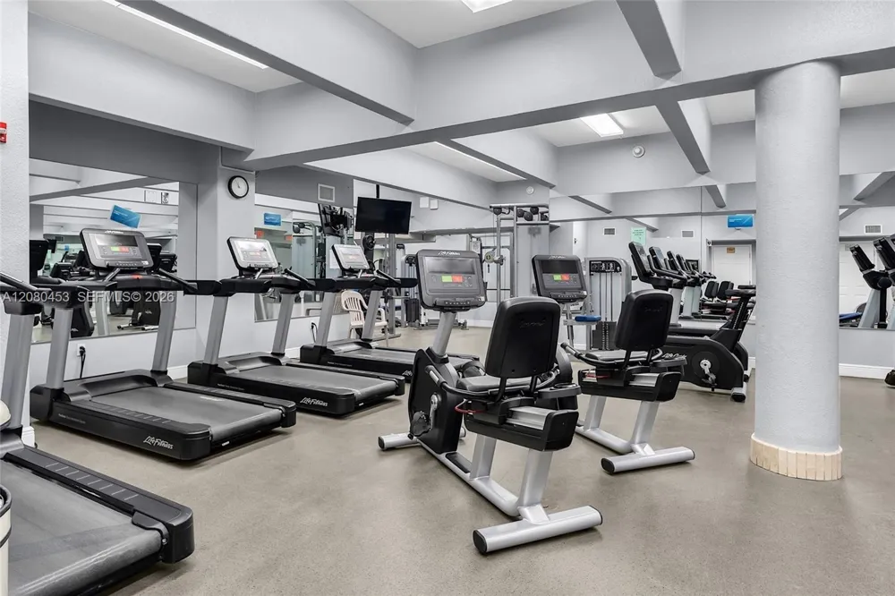 1904 S Ocean Dr #1807 Hallandale Beach, FL 33009