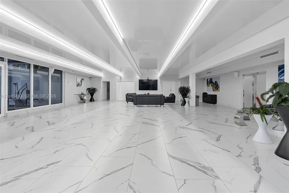 1904 S Ocean Dr #1807 Hallandale Beach, FL 33009