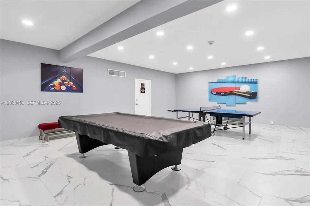 1904 S Ocean Dr #1807 Hallandale Beach, FL 33009