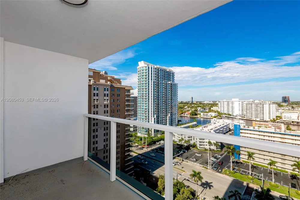 1904 S Ocean Dr #1807 Hallandale Beach, FL 33009