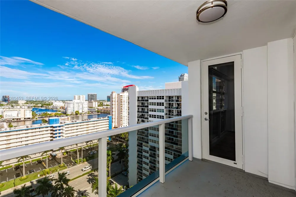 1904 S Ocean Dr #1807 Hallandale Beach, FL 33009