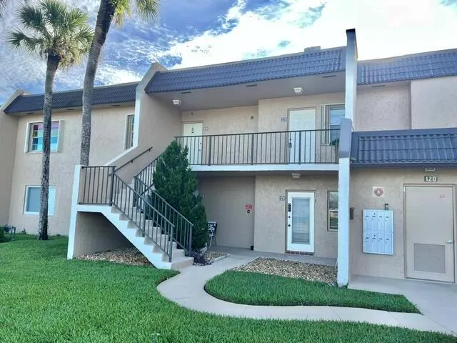 120 Lake Meryl Drive #220 West Palm Beach, FL 33411