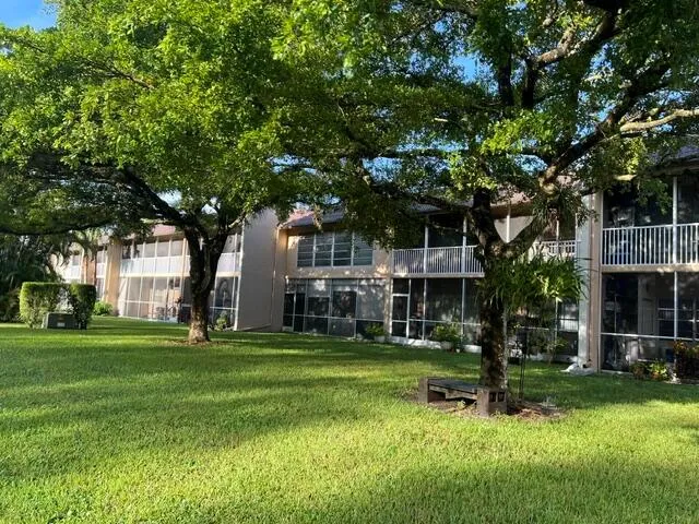 120 Lake Meryl Drive #220 West Palm Beach, FL 33411