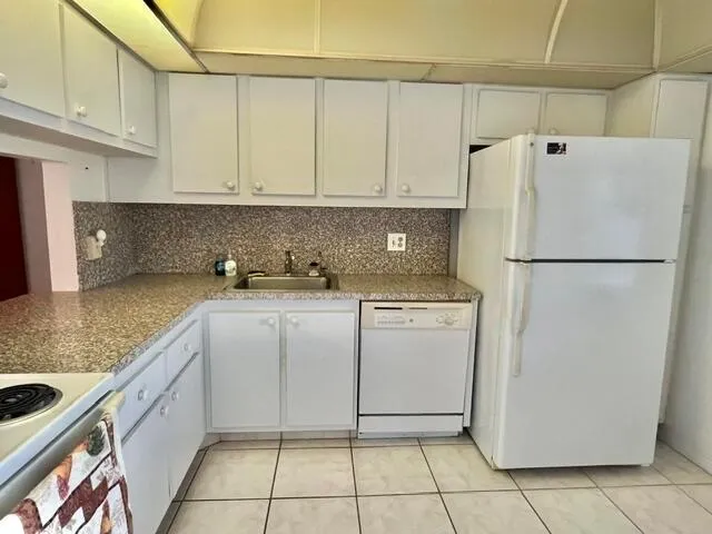 120 Lake Meryl Drive #220 West Palm Beach, FL 33411