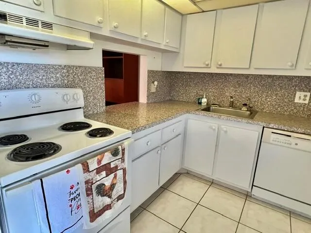 120 Lake Meryl Drive #220 West Palm Beach, FL 33411