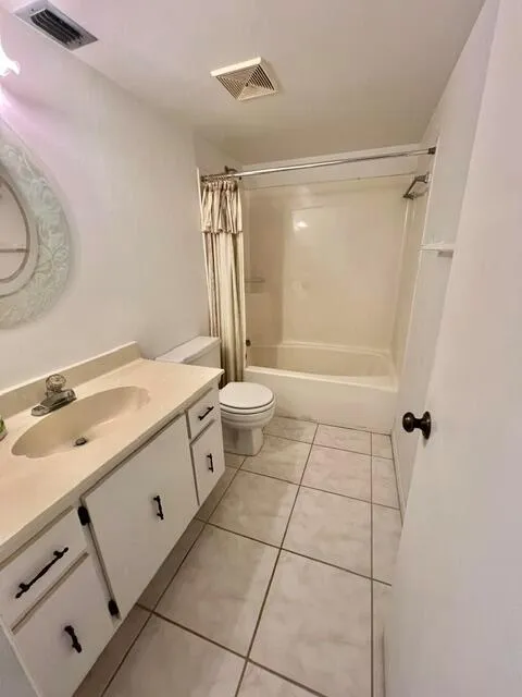 120 Lake Meryl Drive #220 West Palm Beach, FL 33411