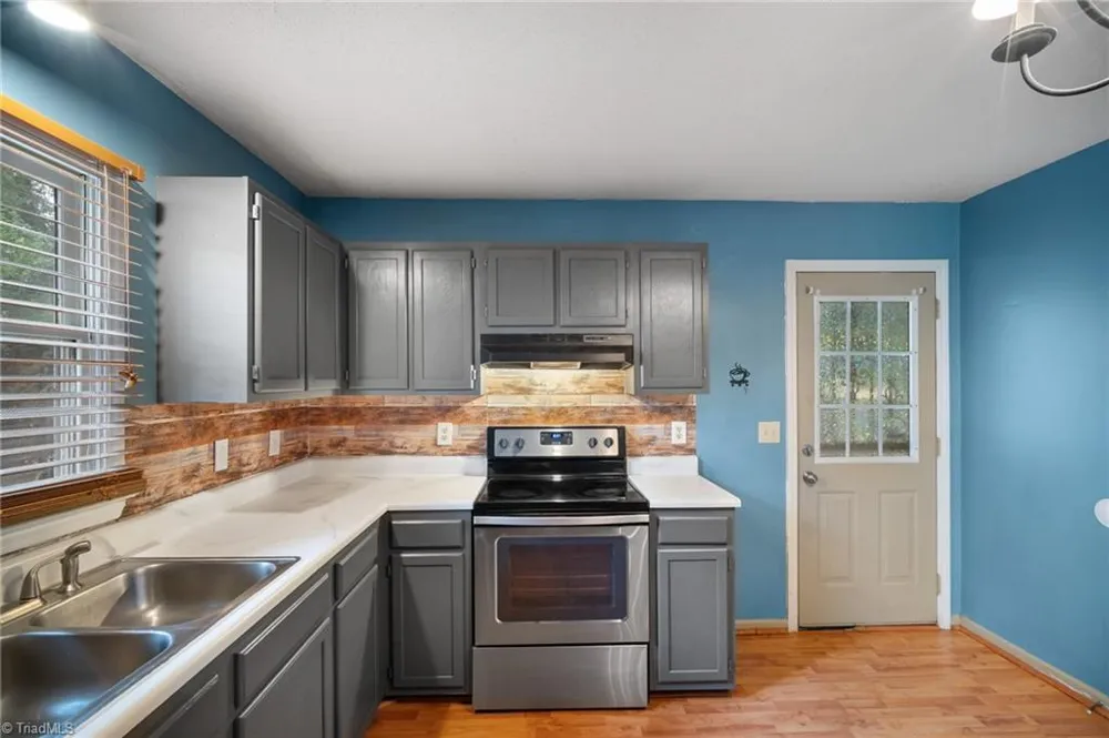 609 Forest Brook Drive Greensboro, NC 27406