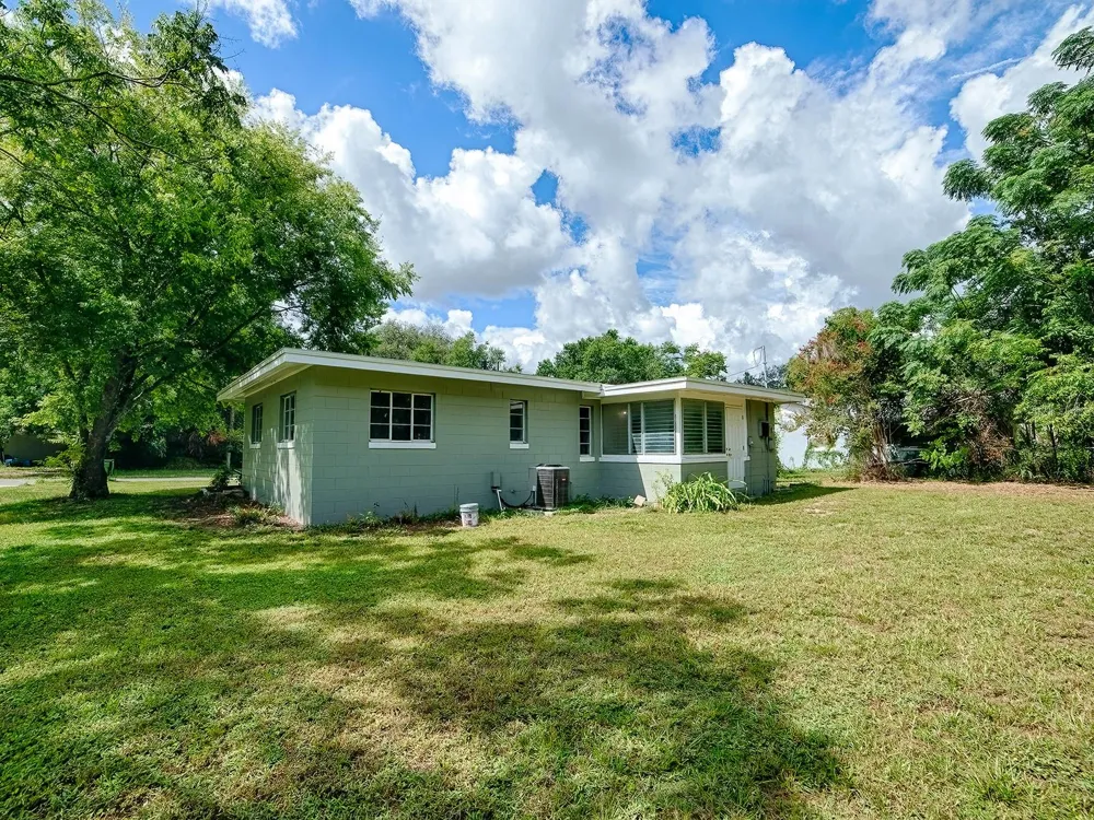 2014 HELMS AVENUE Leesburg, FL 34748