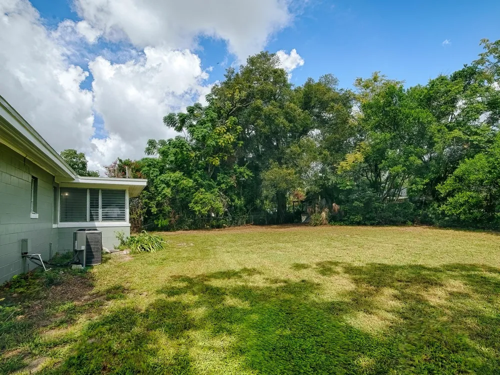 2014 HELMS AVENUE Leesburg, FL 34748