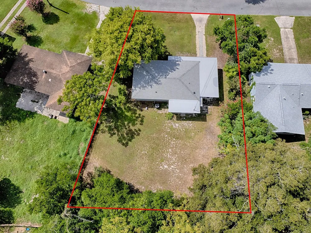 2014 HELMS AVENUE Leesburg, FL 34748