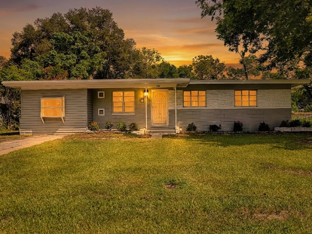 2014 HELMS AVENUE Leesburg, FL 34748