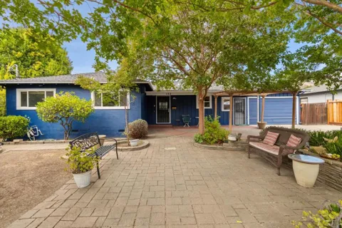 132 Decker Way
