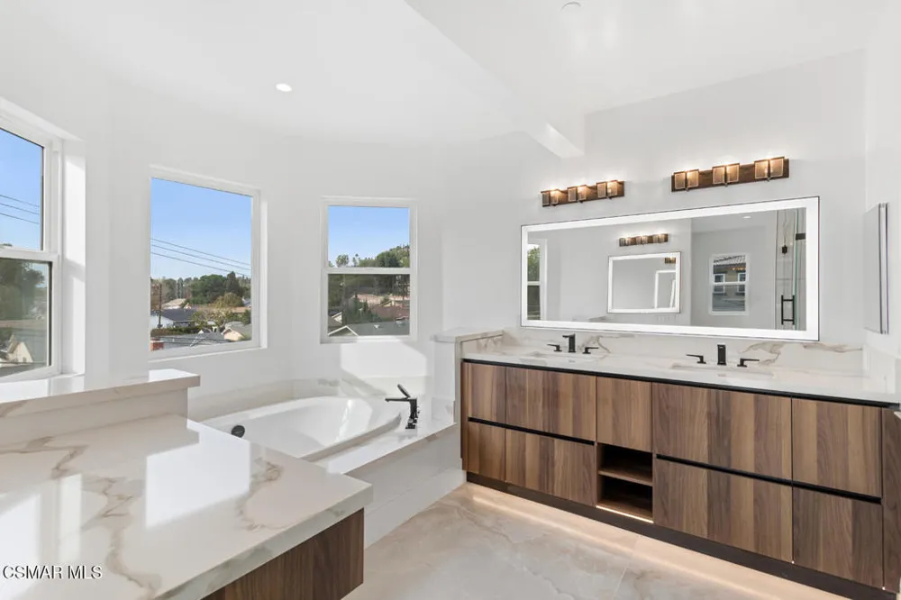 315 Toyon Court Thousand Oaks, CA 91362