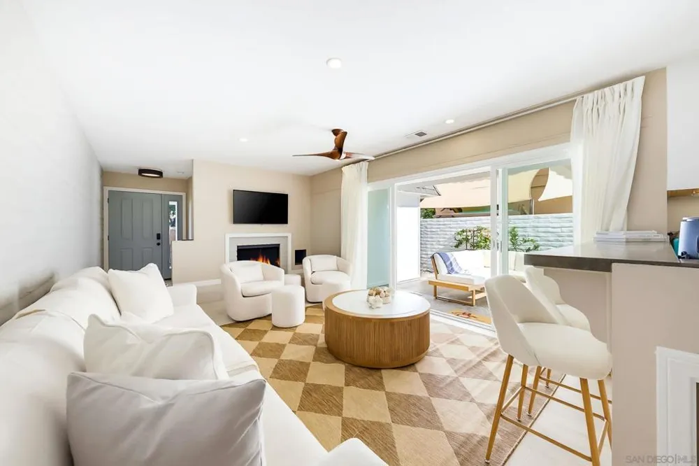 1945 Coast Del Mar, CA 92014