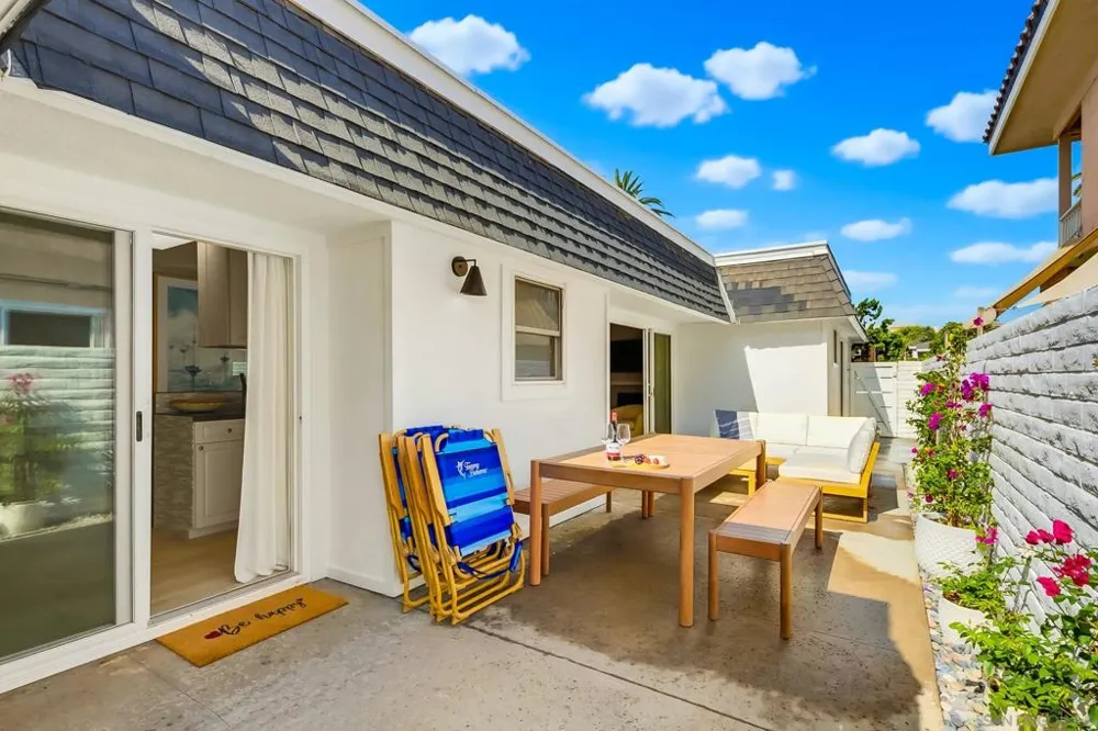 1945 Coast Del Mar, CA 92014