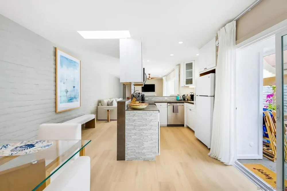1945 Coast Del Mar, CA 92014