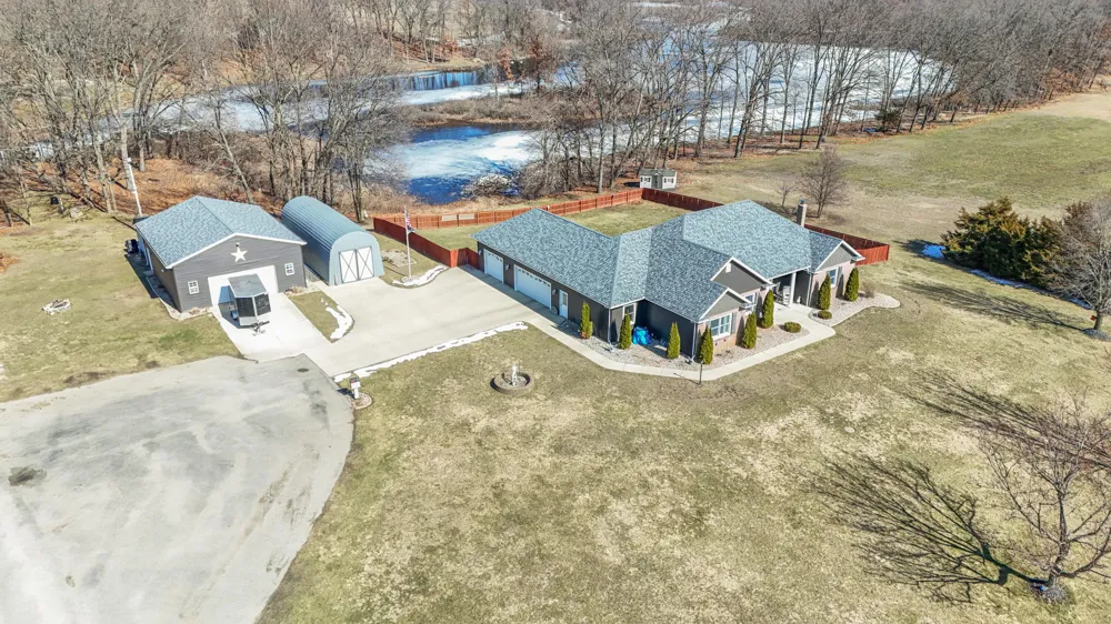 17700 Brad Lane Three Rivers, MI 49093