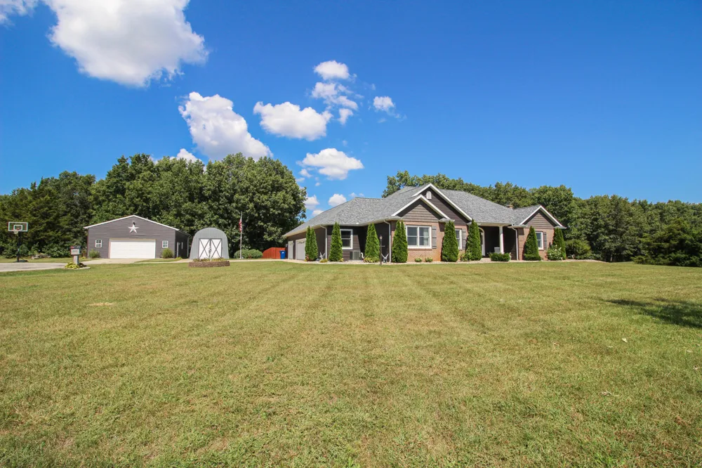 17700 Brad Lane Three Rivers, MI 49093