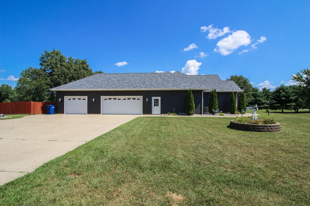 17700 Brad Lane Three Rivers, MI 49093