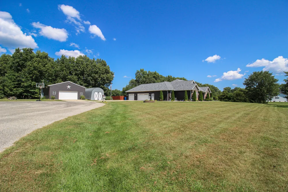 17700 Brad Lane Three Rivers, MI 49093