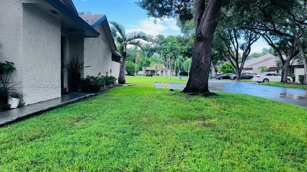 1531 NW 98th Ave Pembroke Pines, FL 33024