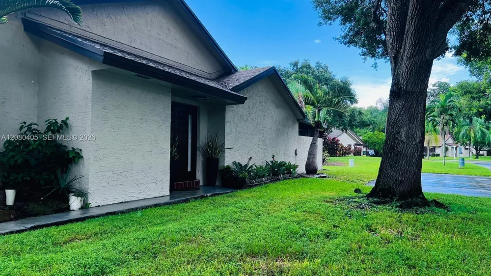 1531 NW 98th Ave Pembroke Pines, FL 33024