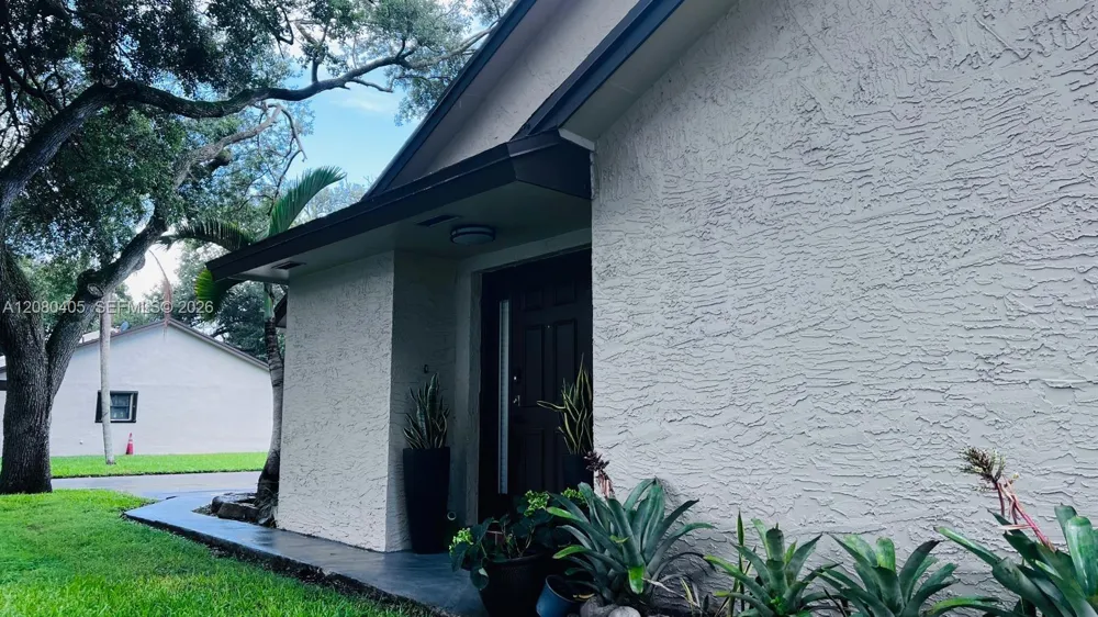 1531 NW 98th Ave Pembroke Pines, FL 33024