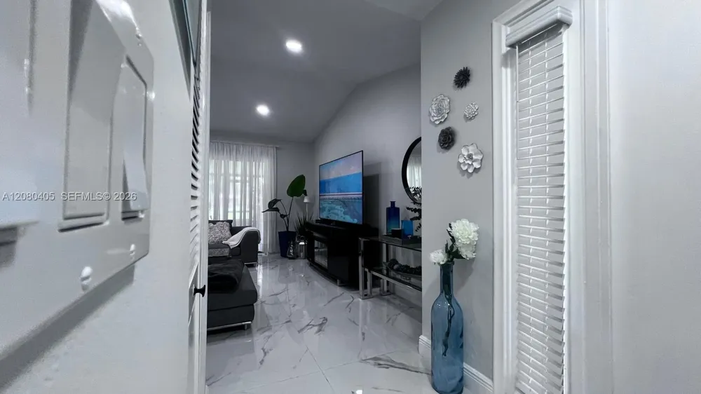 1531 NW 98th Ave Pembroke Pines, FL 33024