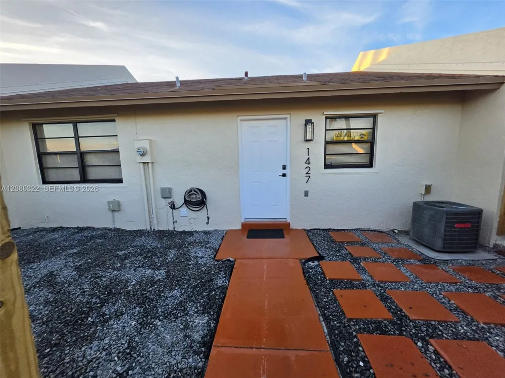 1427 Towhee St Homestead, FL 33035