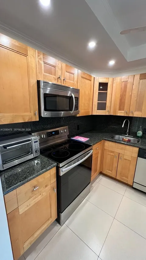 20500 W COUNTRY CLUB DR #204