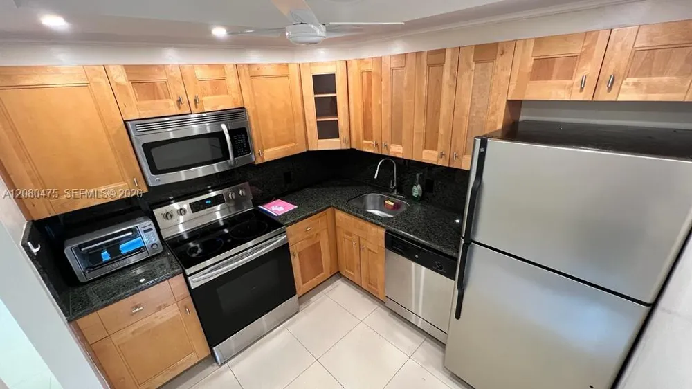 20500 W COUNTRY CLUB DR #204 Aventura, FL 33180