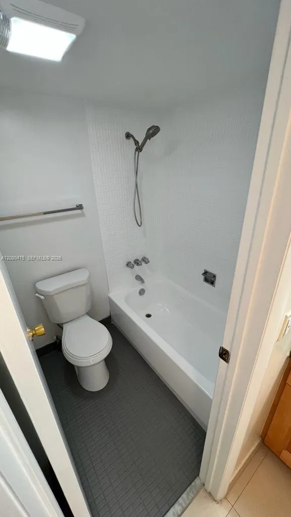 20500 W COUNTRY CLUB DR #204 Aventura, FL 33180