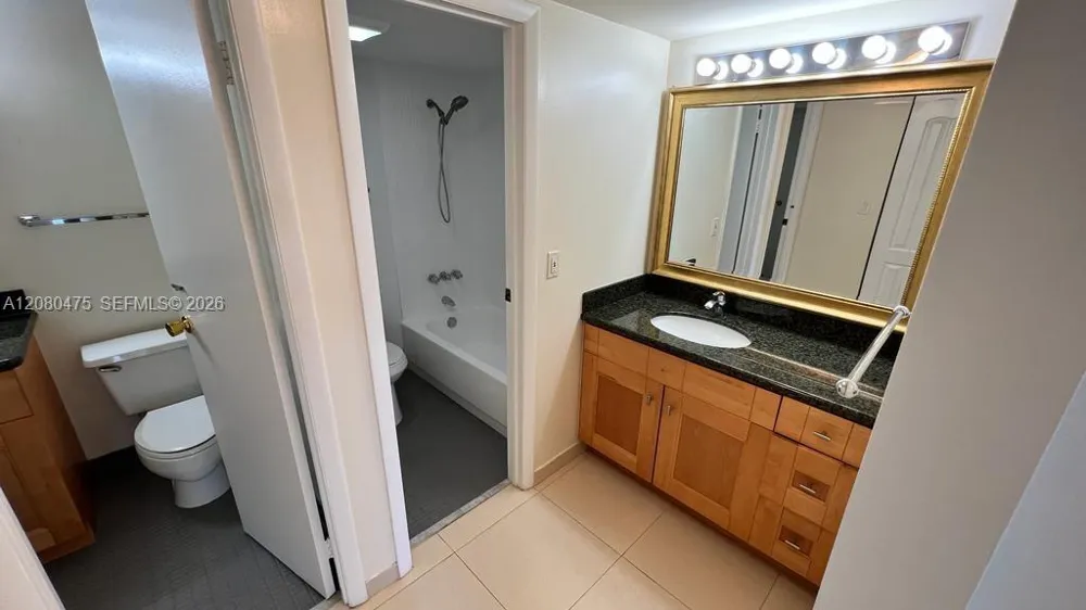 20500 W COUNTRY CLUB DR #204 Aventura, FL 33180