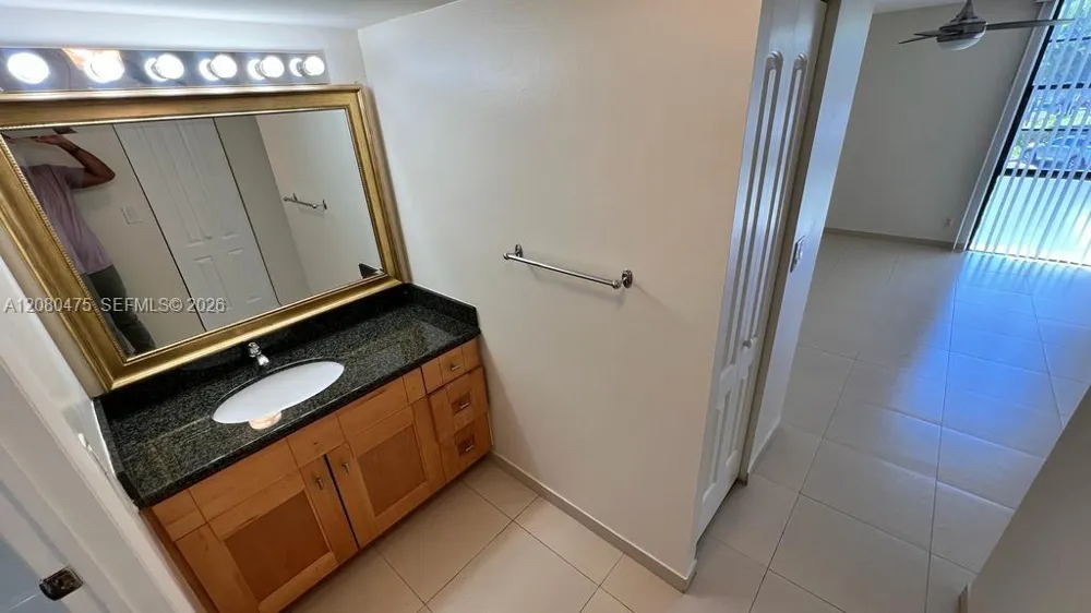 20500 W COUNTRY CLUB DR #204 Aventura, FL 33180