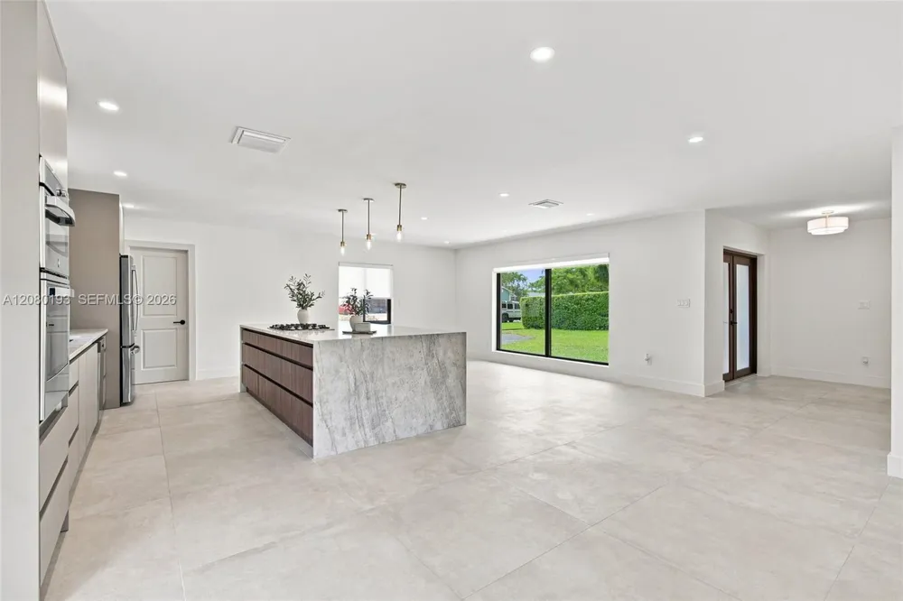 9771 Bel Aire Dr Cutler Bay, FL 33157