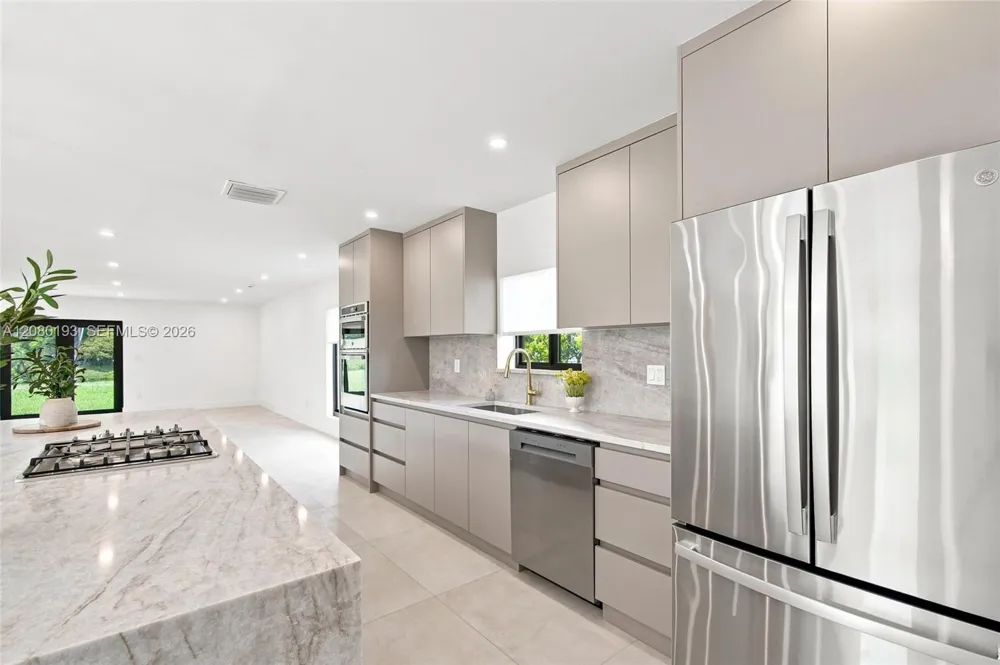 9771 Bel Aire Dr Cutler Bay, FL 33157