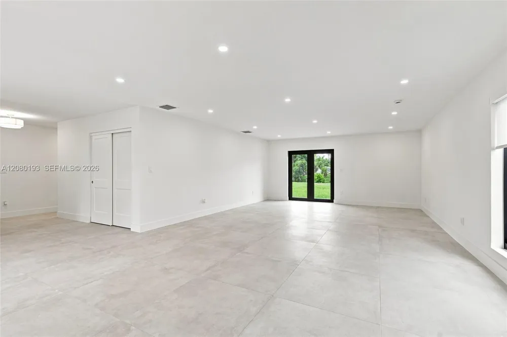 9771 Bel Aire Dr Cutler Bay, FL 33157