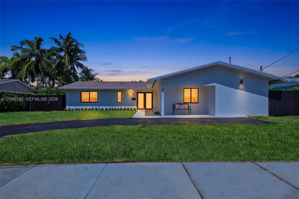 9771 Bel Aire Dr Cutler Bay, FL 33157
