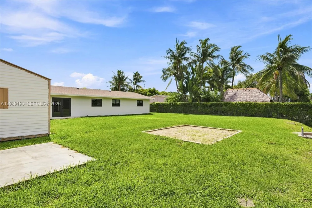 9771 Bel Aire Dr Cutler Bay, FL 33157