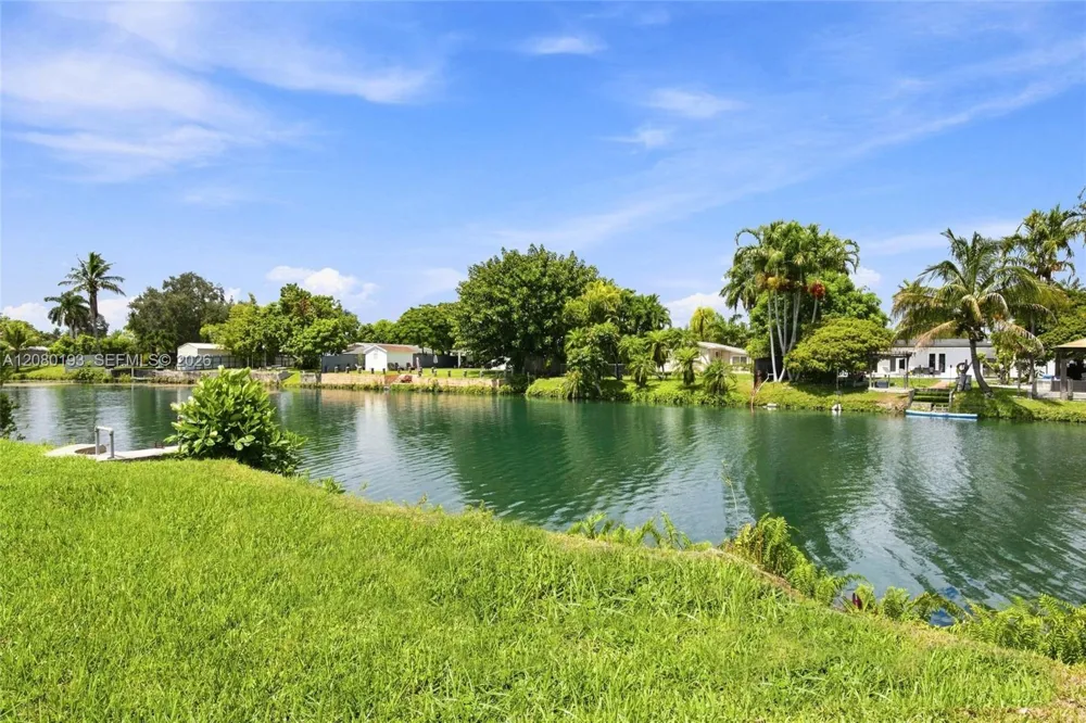 9771 Bel Aire Dr Cutler Bay, FL 33157