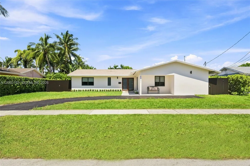 9771 Bel Aire Dr Cutler Bay, FL 33157