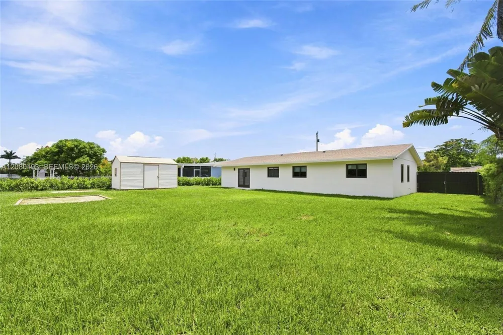 9771 Bel Aire Dr Cutler Bay, FL 33157