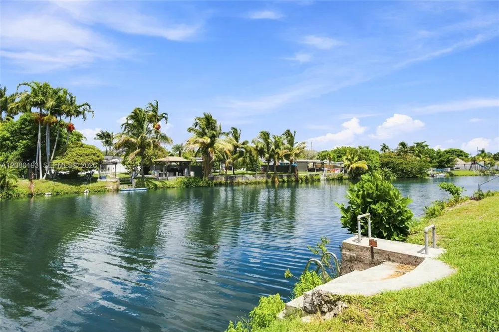 9771 Bel Aire Dr Cutler Bay, FL 33157