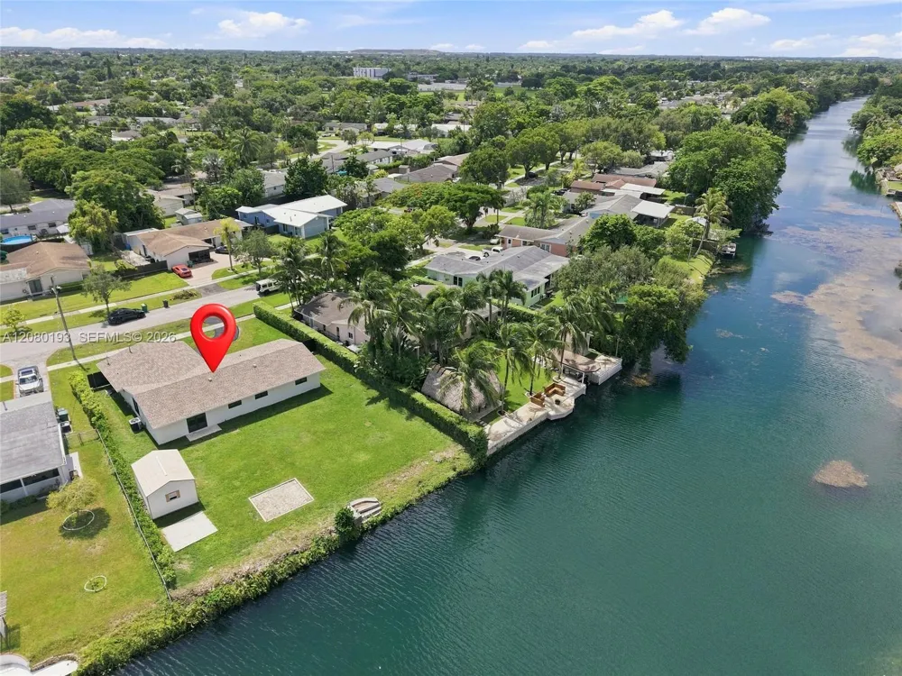 9771 Bel Aire Dr Cutler Bay, FL 33157