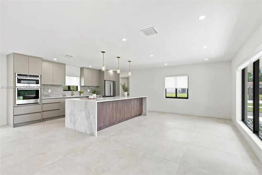 9771 Bel Aire Dr Cutler Bay, FL 33157