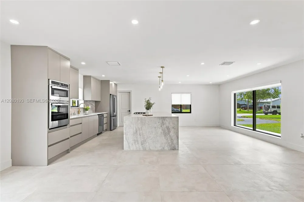 9771 Bel Aire Dr Cutler Bay, FL 33157