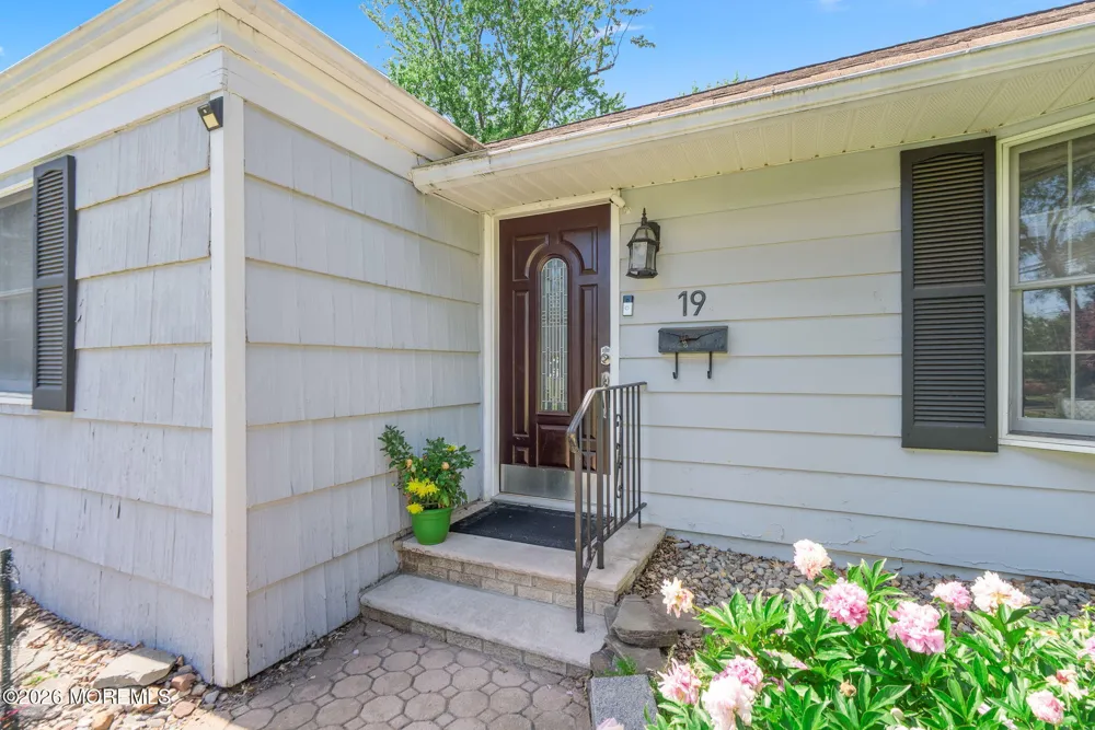 19 Stephenville Parkway Edison, NJ 08820