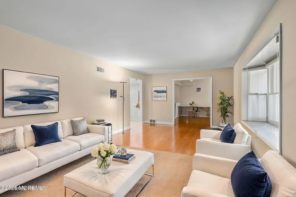 19 Stephenville Parkway Edison, NJ 08820